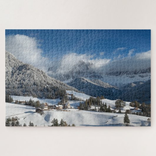 Klein dorp met Dolomites-bergen in de sneeuw Legpuzzel (Horizontaal)