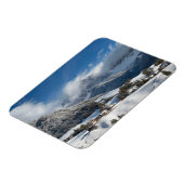 Klein dorp met Dolomites-bergen in de sneeuw Magneet (Linkerzijde)