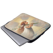 Klein engeltje dat lelies vasthoudt laptop sleeve (Voorkant onderkant)