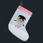 Klein figuur Skater aangepast Kleine Kerstsok<br><div class="desc">Aangepast ontwerp met een leuk schaatsenthema voor kinderen dat kan worden gepersonaliseerd met het monogram,  het initiaal,  de naam of een tekst van uw keuze voor een perfect aangepast cadeau!</div>