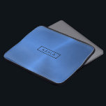 Klein gepolijste blauwe metalen achtergrond laptop sleeve<br><div class="desc">Elegante moderne blauwe tinten polijst metallische textuurafdrukken. Facultatief monogram.</div>