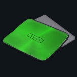 Klein gepolijste groene metalen achtergrond laptop sleeve<br><div class="desc">Elegante moderne groene tinten poetsen metallische textuurafdrukken. Facultatief monogram.</div>