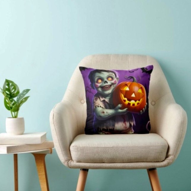 Klein groen monster en pompoenvriend  kussen (Throw Pillow 100% polyester heavyweight stretch material. Hidden zipper Made in the USA.
)