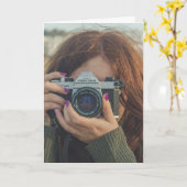 KLEIN! HET IS JE BIRTHDAY! MEISJE MET CAMERA-KAART KAART (Gele Bloem)