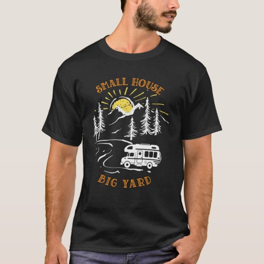 Klein Huis Grote Yard bergen RV camper camping R T-shirt (Voorkant)