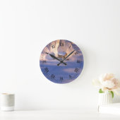 Klein huis in de sneeuwklok ronde klok (Huis)