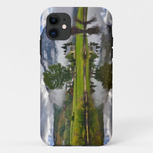 Klein huis in mist op meer Case-Mate iPhone case (Achterkant)
