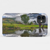 Klein huis in mist op meer Case-Mate iPhone case (Achterkant (horizontaal))