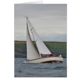 Klein jacht op zeilen, hard