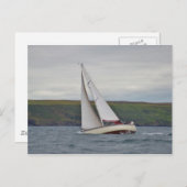 Klein jacht op zeilen, hard briefkaart (Voorkant / Achterkant)