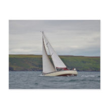 Klein jacht op zeilen, hard