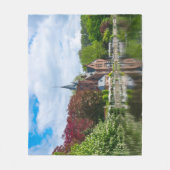 Klein kasteel bij het meer in Brugge, België Fleece Deken (Voorkant)