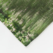 Klein kasteel bij het meer in Brugge, België Fleece Deken (Hoek)