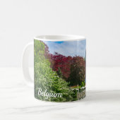 Klein kasteel bij het meer in Brugge, België Koffiemok (Voorkant links)