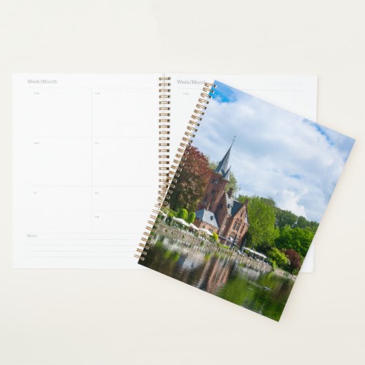 Klein kasteel bij het meer in Brugge, België Planner (Display)