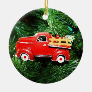 Klein kerst ornament met rode pick-up truck