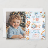 Klein Man draait foto van kerstverjaardag Kaart (Voorkant)