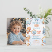 Klein Man draait foto van kerstverjaardag Kaart (Staand voorkant)