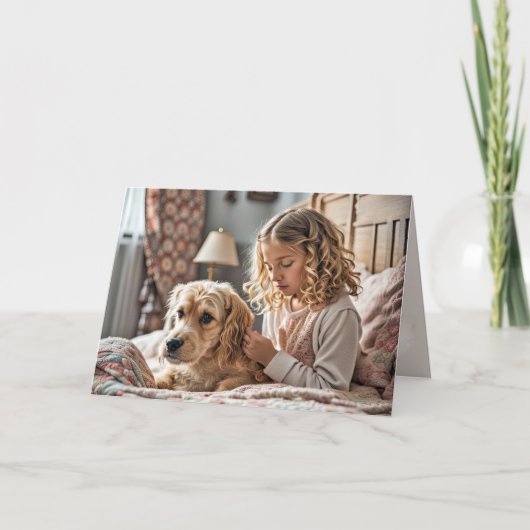 Klein meisje bidden met hond kaart (Voorkant)