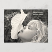 klein meisje dat hibiscus snat feestdagenkaart (Voorkant)