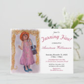 KLEIN MEISJE DRAAIEN 5 ALL DRESSED PARTY UITNODIGI KAART (Staand voorkant)