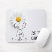 Klein meisje en witte daisy met citaat muismat (Met muis)