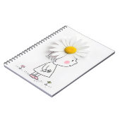 Klein meisje en witte margriet op haar hoofd notitieboek (Linkerzijde)