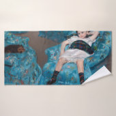 Klein meisje in een blauwe stoel, Cassatt Badhanddoek (Badhanddoek)