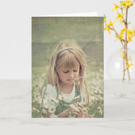 klein meisje in wildfowers kaart (Gele Bloem)