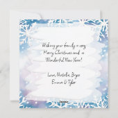 Klein meisje leest een verhaal voor aan een sneeuw feestdagenkaart (Achterkant)