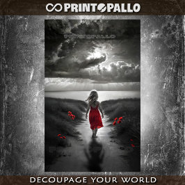 Klein meisje loopt naar de oceaan tissuepapier