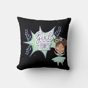 Klein meisje, meisje met groene kracht en zwart kussen