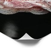 Klein meisje met Kittens in haar Schort Perfect Poster (Hoek)