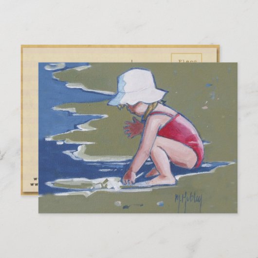 Klein meisje met pet op het strand met golven briefkaart (Voorkant / Achterkant)