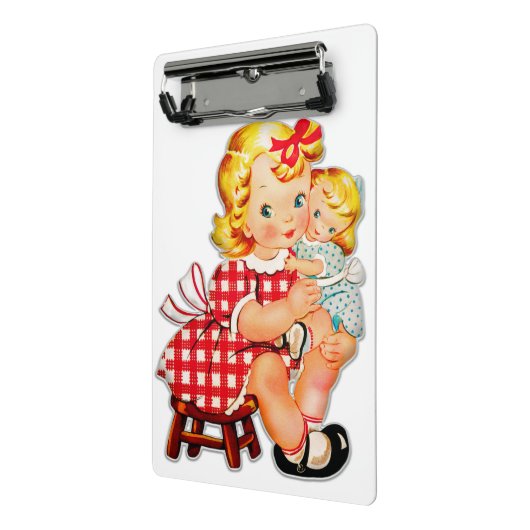 Klein meisje met  pop mini klembord (Angled2)