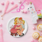 Klein meisje met  pop papieren bordje (Feest)