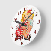 Klein meisje met  pop ronde klok (Hoek)