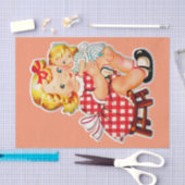 Klein meisje met  pop tissuepapier (Craft)