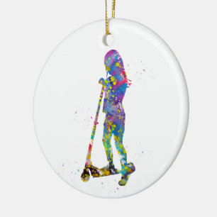 Klein meisje met scooter keramisch ornament