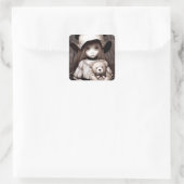 Klein meisje met teddybeer in enge Bossen Vierkante Sticker (Tas)