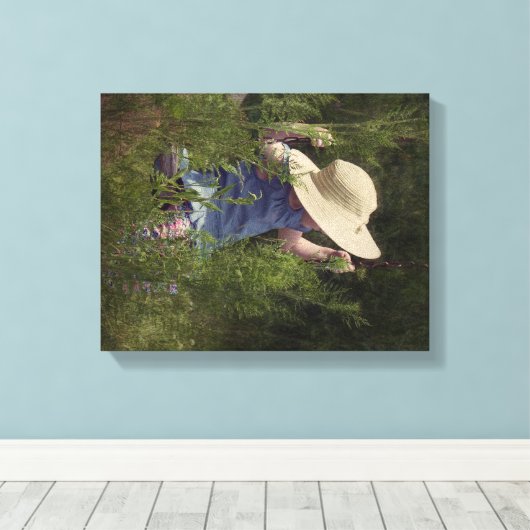 Klein meisje op een naai canvas afdruk (Insitu (Houten vloer))