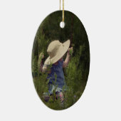 Klein meisje op een naai keramisch ornament (Rechts)