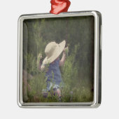 Klein meisje op een naai metalen ornament (Links)