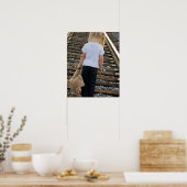 Klein meisje op spoorrails poster (Keuken)