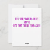 Klein Meisje Pompoen Goblin Dinosaur Feestdagenkaart (Achterkant)