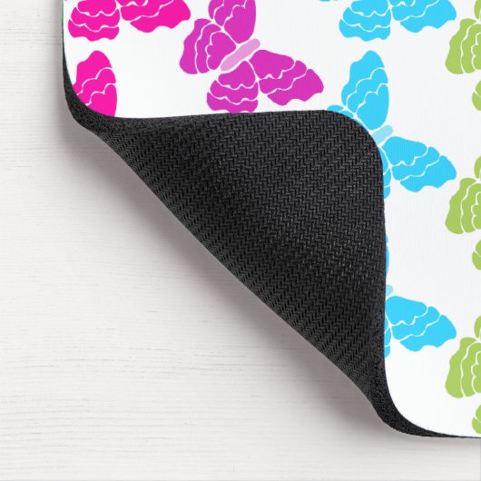 Klein meisjesachtig kleurrijk regenboog vlinderpat muismat (Hoek)