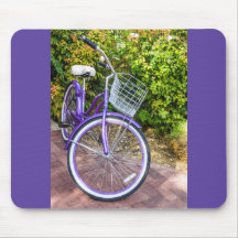 Klein Paarse fiets klaar voor een ride