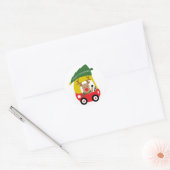Klein Rendier Rode Auto Kerstboom Kinderfeestje Ronde Sticker (Envelop)