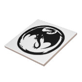 Klein tegeltje voor zwarte draak (Zijkant)