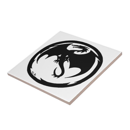 Klein tegeltje voor zwarte draak (Zijkant)